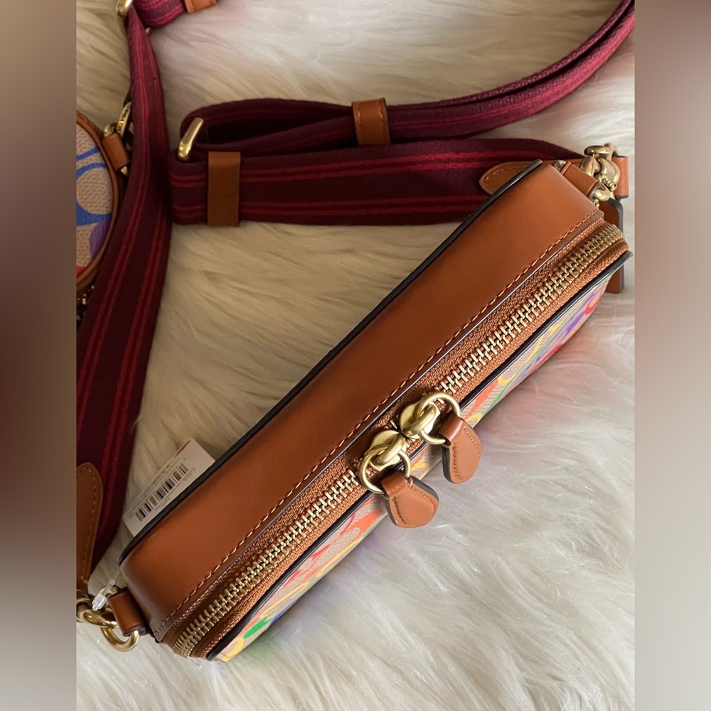 CJ802 - Coach Charter Slim Crossbody in Rainbow Signature Canvas - Picture 5 of 13